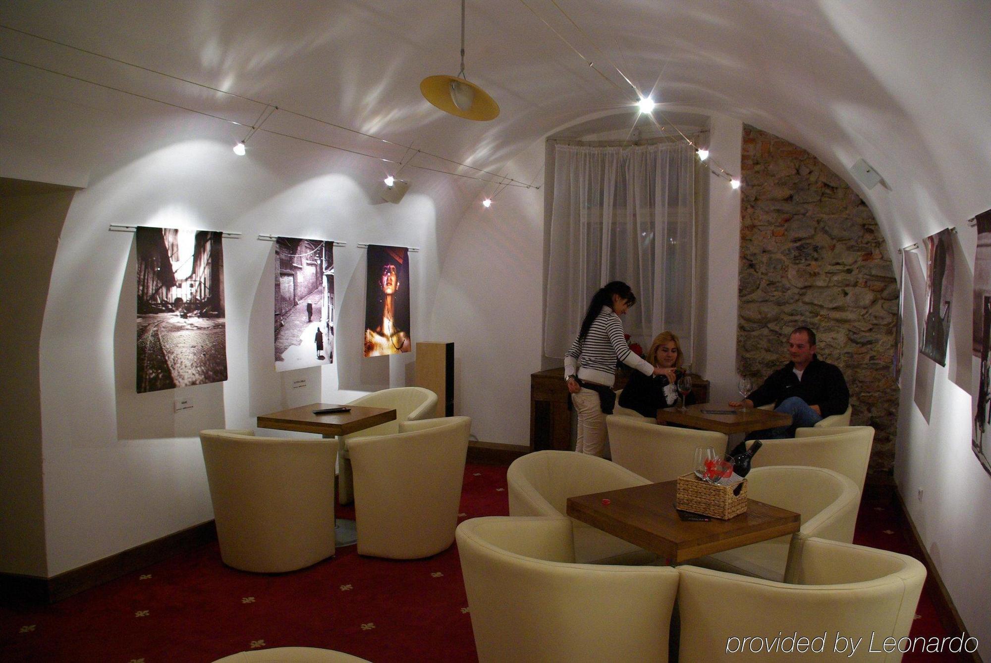 卢森堡之家酒店 锡比乌 餐厅 照片